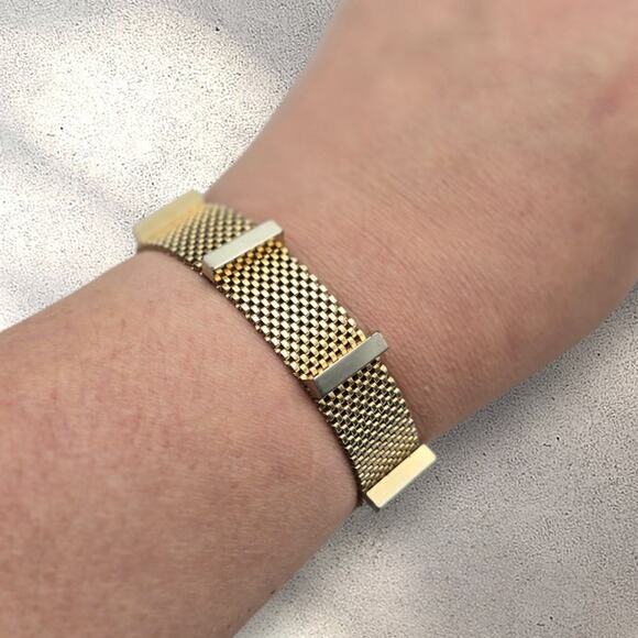 Vintage Gold-Tone Mesh Bracelet with Modern Bar Accents - Picture 4 of 7